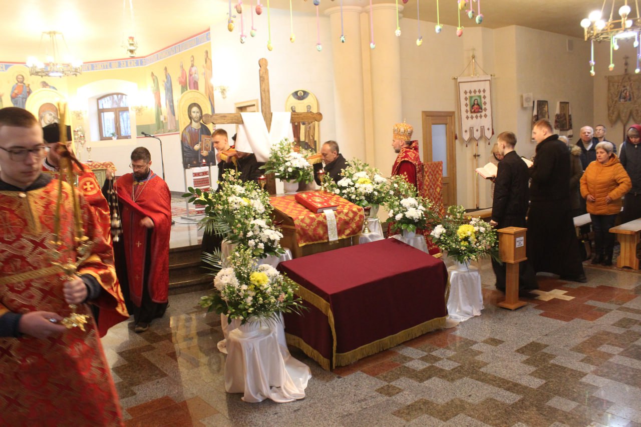 Страсна П'ятниця. Винесення плащаниці. Катедральний собор УГКЦ. Харків, 14.04.2023.