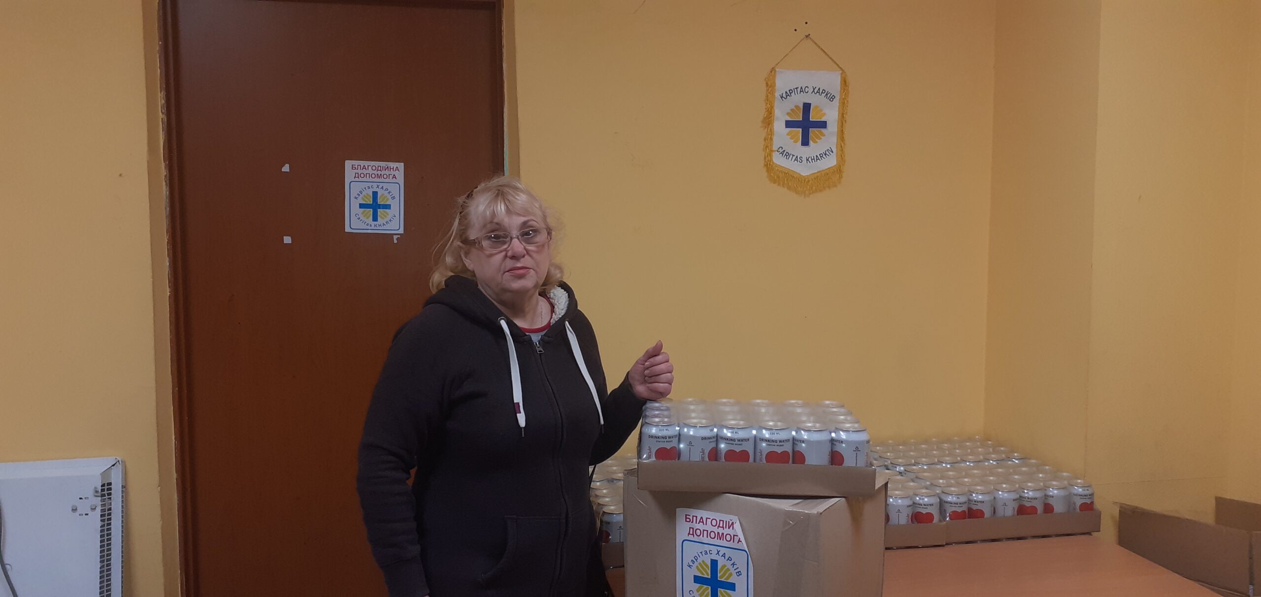 Гуманітарні набори для родин від трьох осіб, які мають визначену категорію вразливості, отримали потребуючі в благодійному фонді "Карітас Харків"