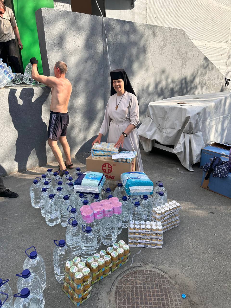 Лепту в спільну допомогу Херсону від Харкова склали Карітас та катедра УГКЦ