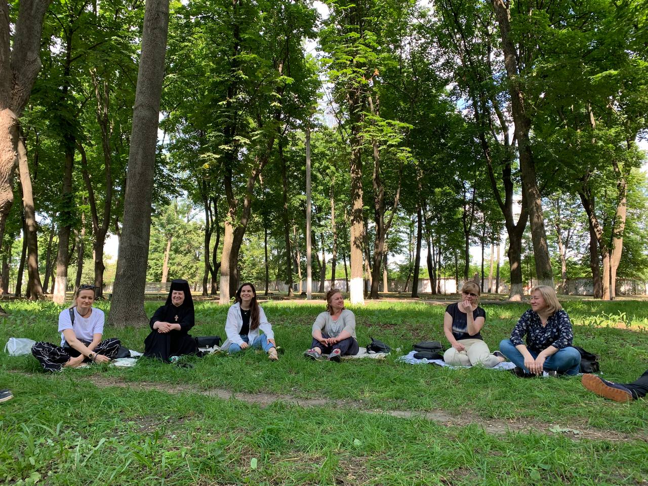 Командоутворення, формування дієвого колективу, випрацювання спільних засад роботи — тренінг з такою метою відбувся для працівників проєкту "Готівка та стійкість для України" благодійного фонду "Карітас Харків"