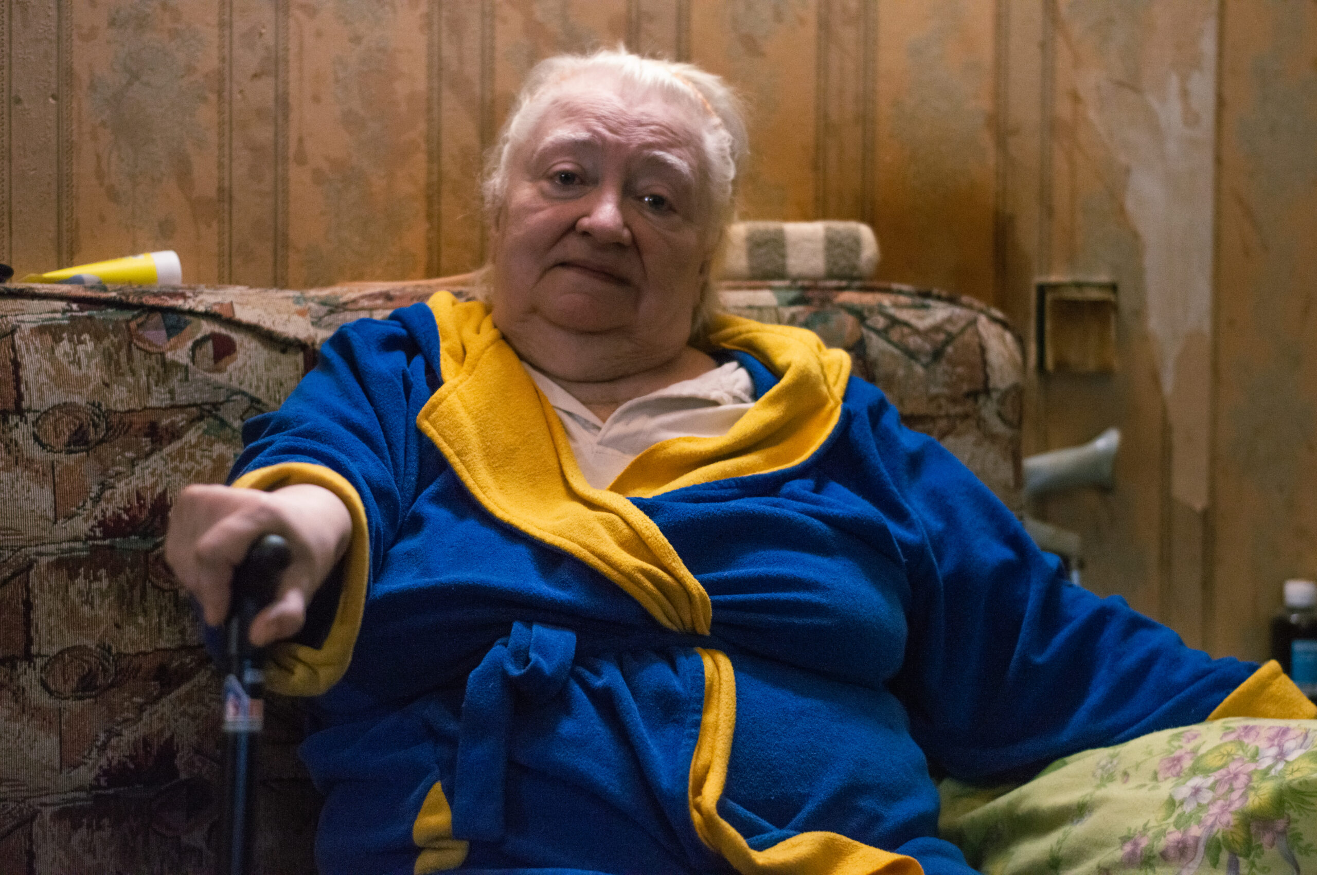 "Треба дивитися у світле майбутнє, інакше жити не варто" – слова нашої бенефіціарки Ольги Миколаївни, яка поділилася своєю історією для ініціативи "Серце в золотих роках: День літніх героїв" 💛
Ця літня жінка отримує допомогу від нашого проєкту "Домашня опіка". Вона у свої старші роки залишилася зовсім одна, без жодної підтримки, крім тої, що отримує від нашої соціальної працівниці Ірини.
