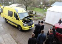 Автомобіль медичної допомоги, обладнаний для перевезення паліативних хворих, наданий благодійниками Карітасу
