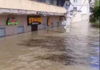 Пишуть з Херсону: "Є потреба у всьому, немає ні води, ні світла, ні інтернету... Дуже складно там..."