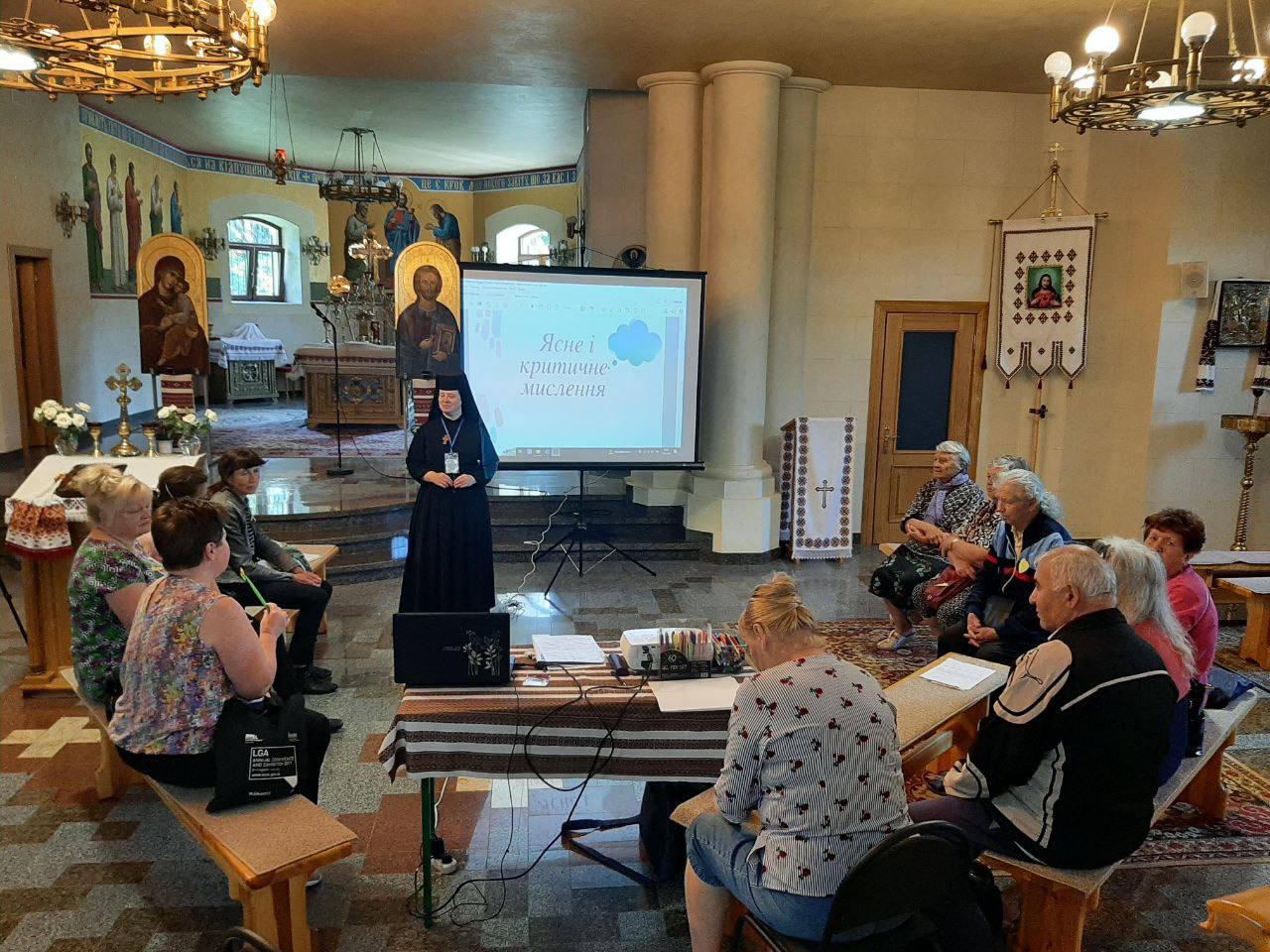Тренінг «Розвиток ясного і критичного мислення» в рамках проєкту CARE4U2 для волонтерів Карітасу та внутрішньо переміщених осіб