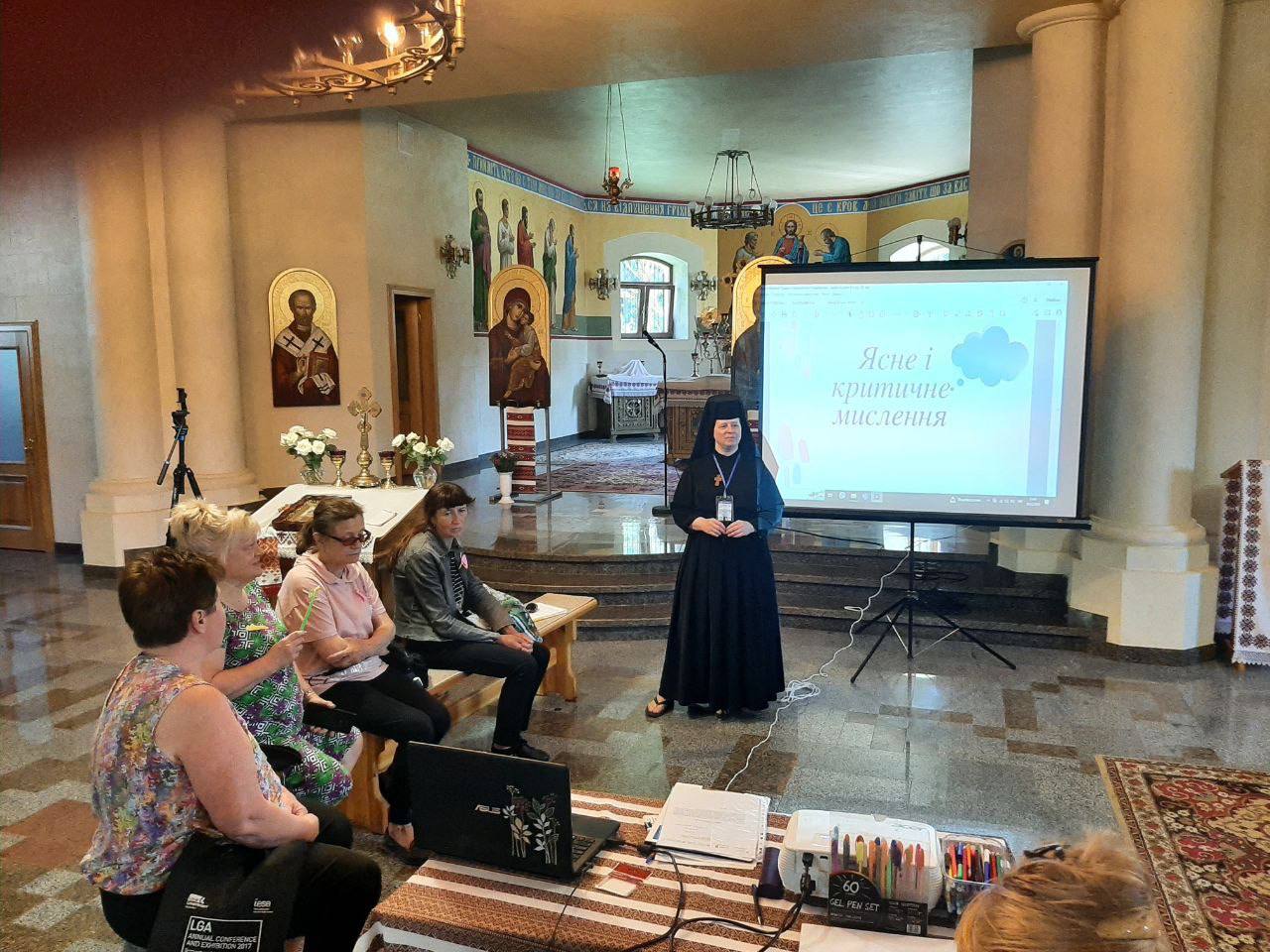 Тренінг «Розвиток ясного і критичного мислення» в рамках проєкту CARE4U2 для волонтерів Карітасу та внутрішньо переміщених осіб