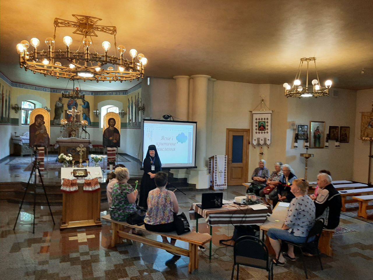 Тренінг «Розвиток ясного і критичного мислення» в рамках проєкту CARE4U2 для волонтерів Карітасу та внутрішньо переміщених осіб
