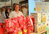 Стійка з подарунками від Карітасу