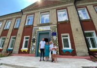Працівники Карітасу з бенефіціарами
