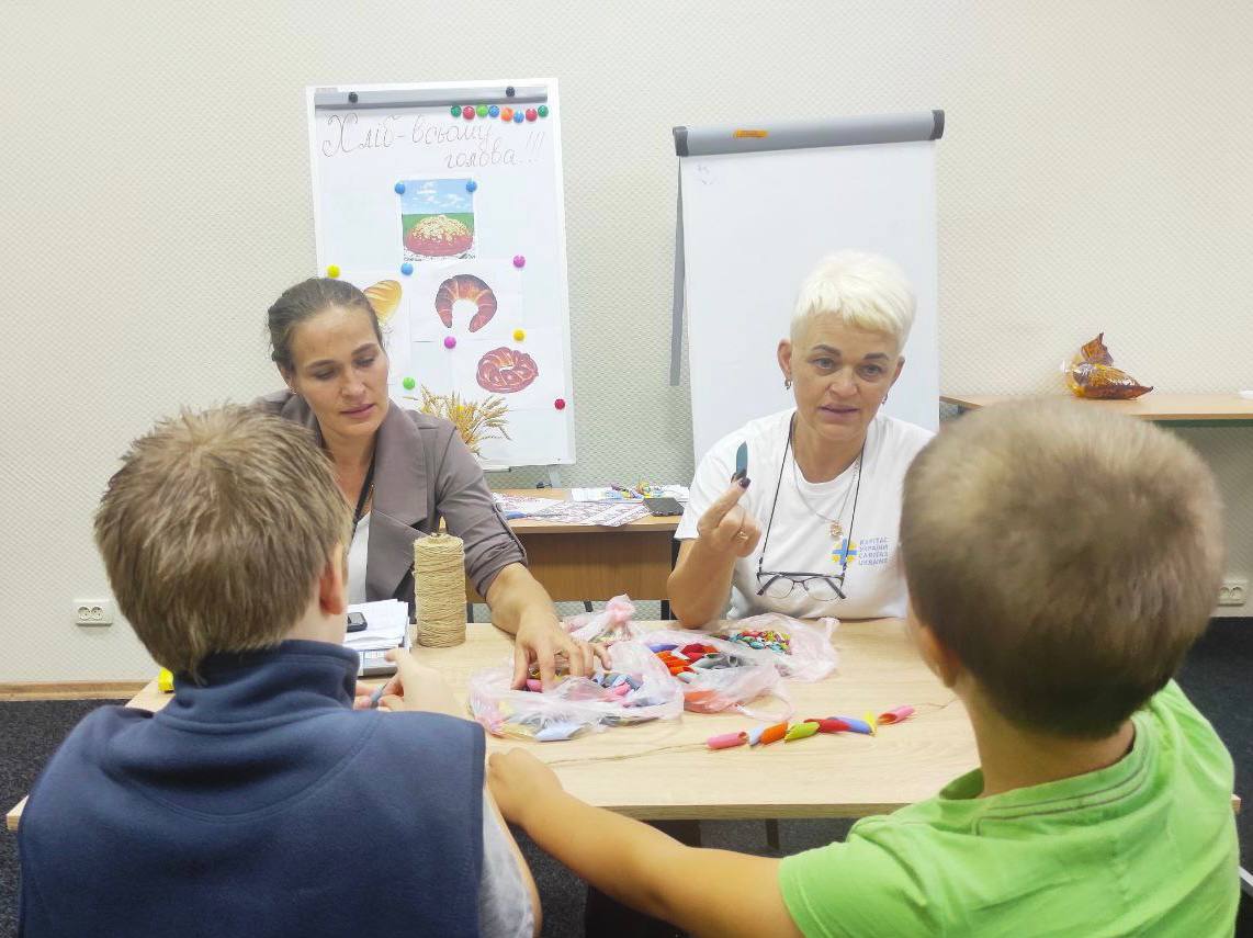 Діти на занятті в Карітасі
