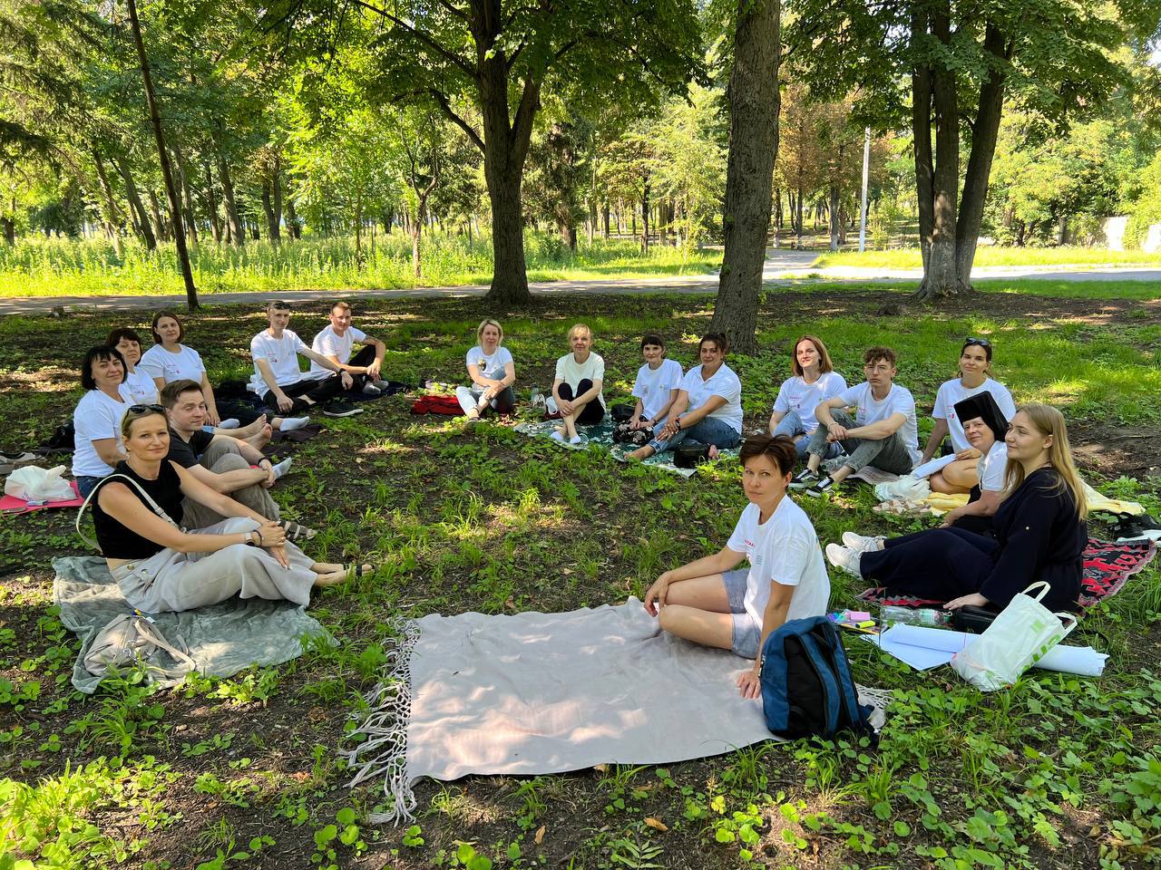 Команда проєкту "Грошова допомога та стійкість для України" на психологічному тренінгу