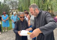 Роздача гарячих обідів в Ізюмі від Карітасу Харків