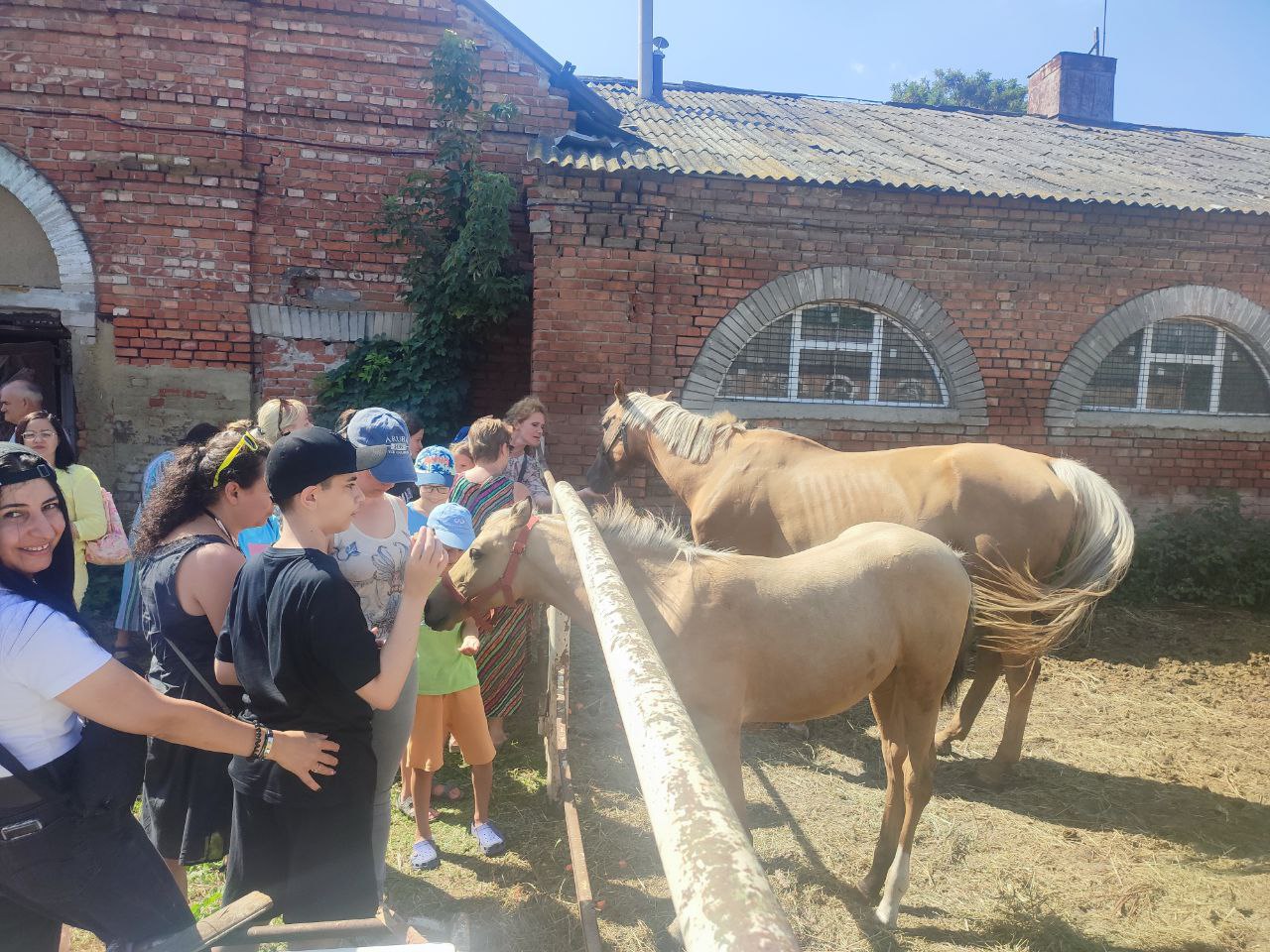 Екскурсія для дітей та батьків до Харківського іподрому в рамках проєкту "Підтримка захисту осіб з інвалідністю на деокупованих територіях"