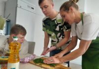 Молодь з інвалідністю на кулінарному майстер-класі "МастерШеф"