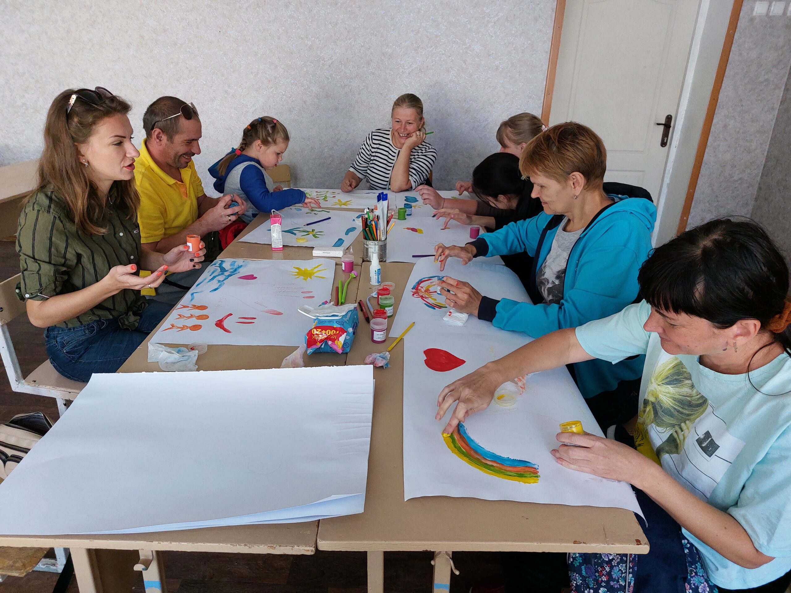 Батьки дітей з інвалідністю займаються на групі підтримки від психологів Карітасу