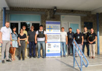 Команда проєкту "Habitat for humanity" з директором Карітасу Харків та донорами біля відновленої будівлі амбулаторії в сел. Елітне