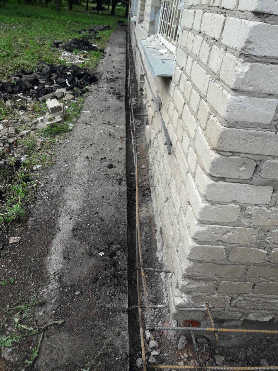 Фотографія розбитої внаслідок російського обстрілу