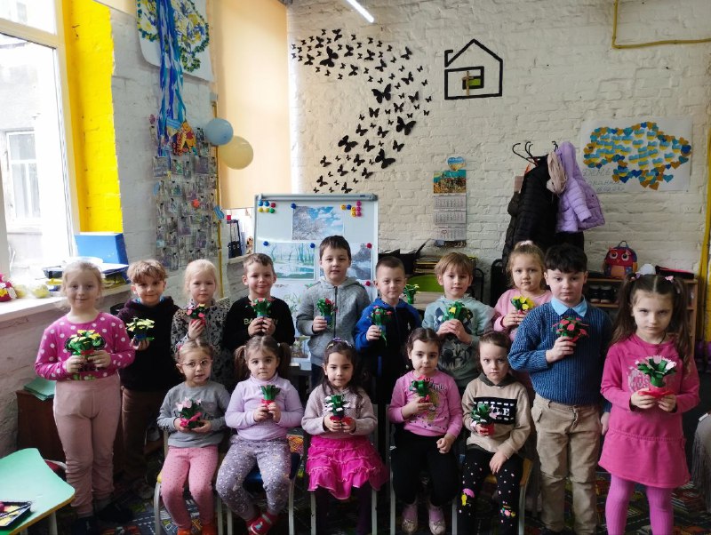 Існує велика кількість дітей, які живуть у складній житловій і психологічній ситуації Існує велика кількість дітей, які живуть у складній житловій і психологічній ситуації
